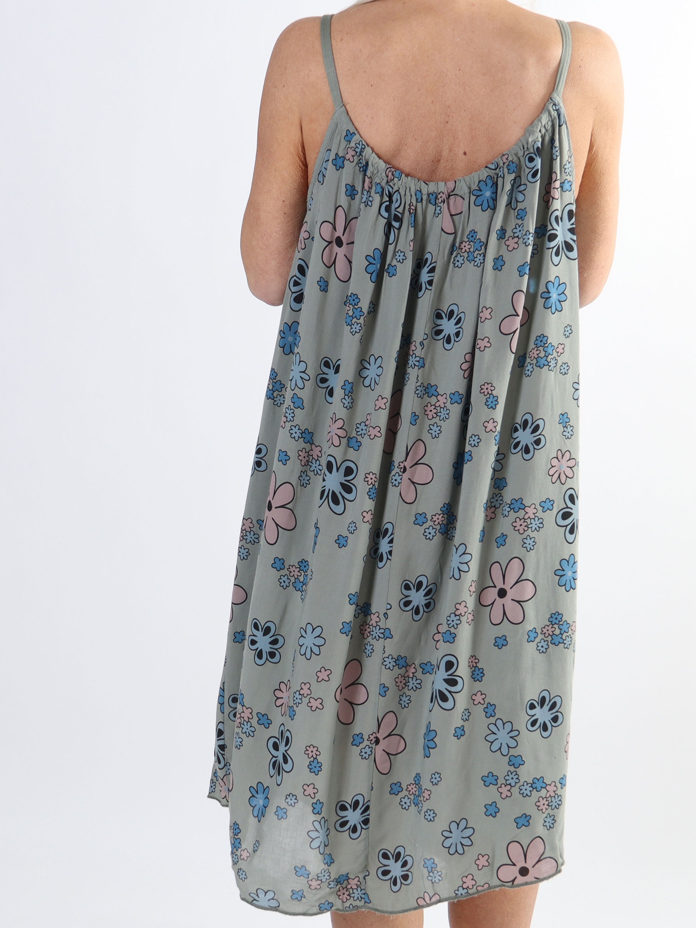 Sunshines Flower - Let plus size kjole i viskose med blomsterprint